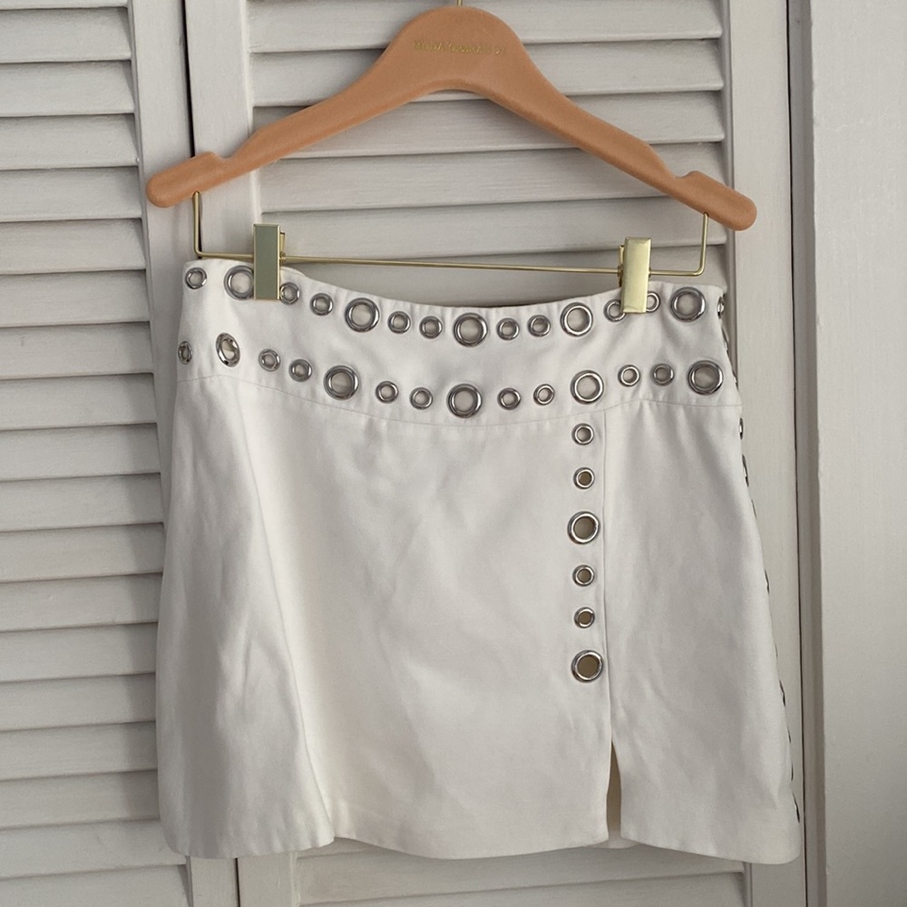 Shop Alexis - Picture 3 of 5